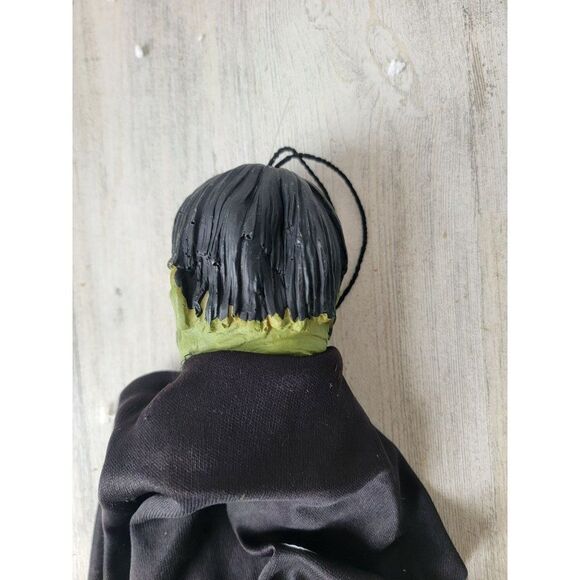 Paper magic 2006 Mini hanging green zombie prop Halloween decor - Picture 7 of 8